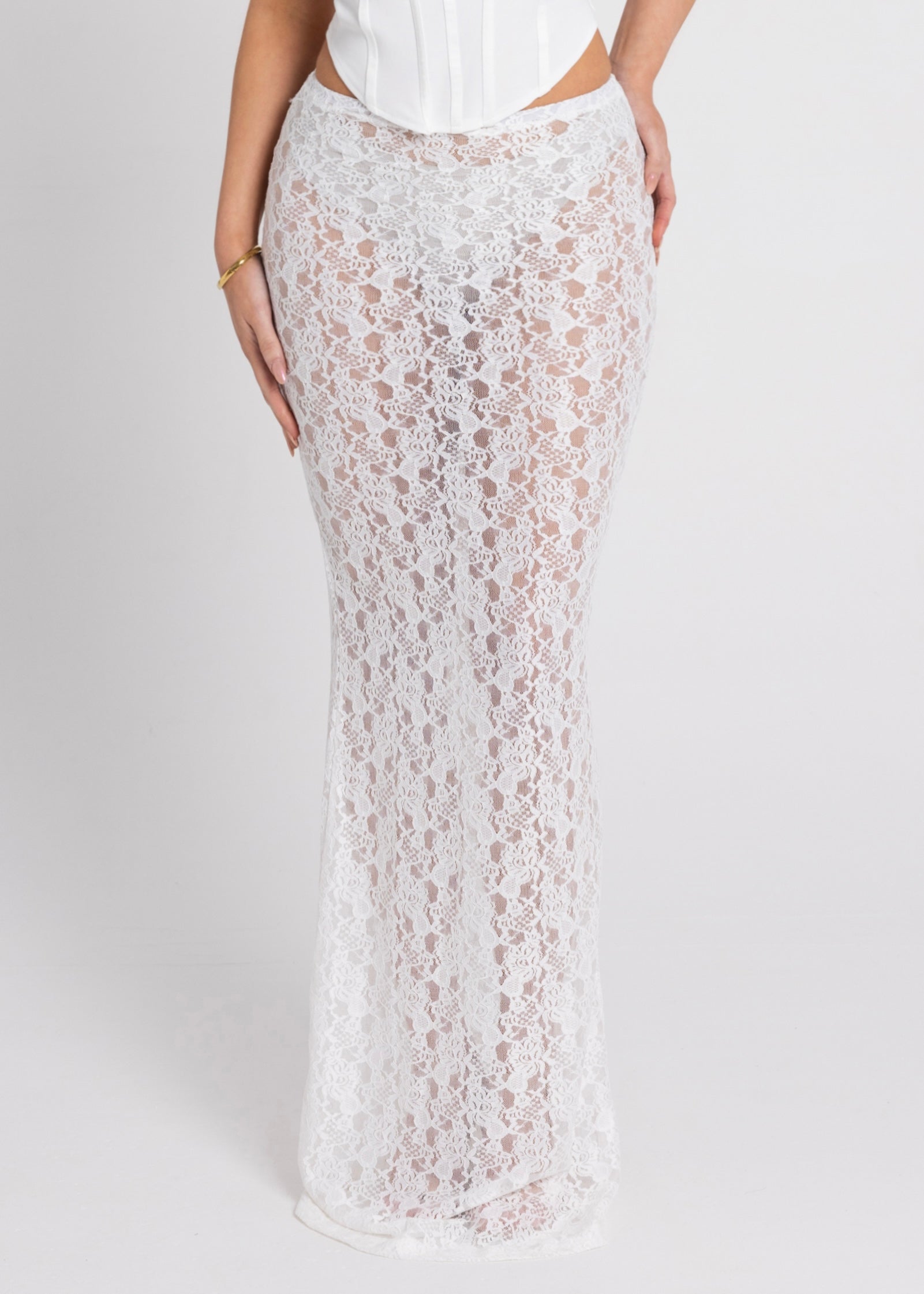 THE ARTINA LACE SET