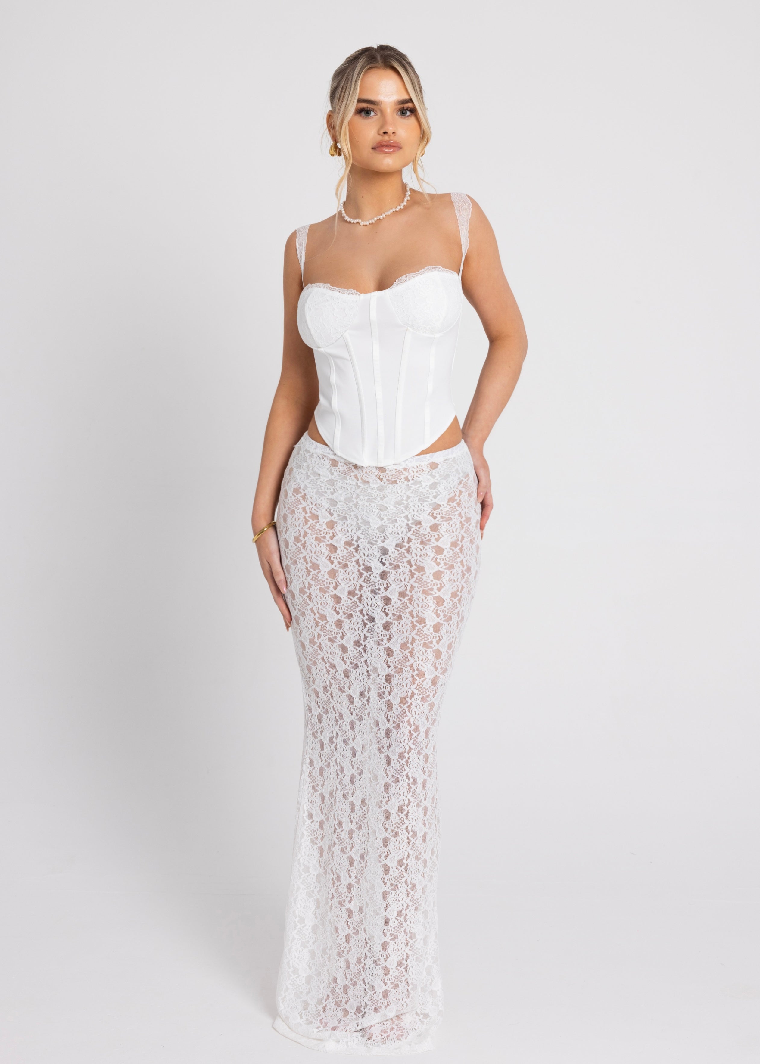 THE ARTINA LACE SET