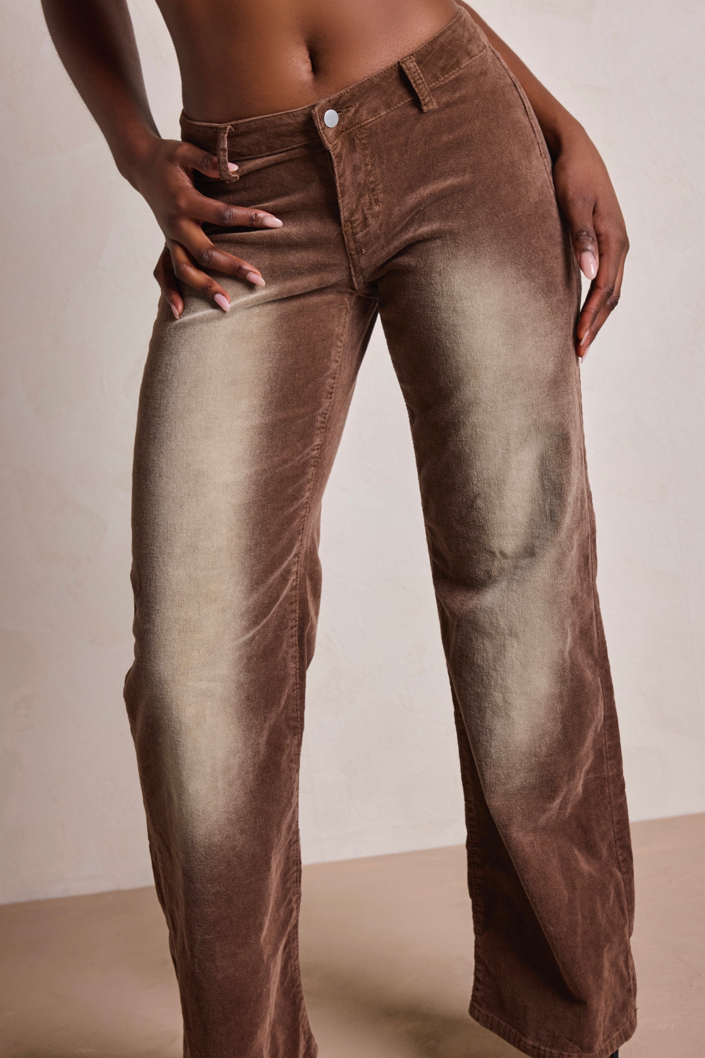 THE BROWN LOW RISE JEANS